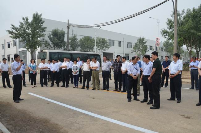 市、區(qū)觀摩團(tuán)到華紡科技產(chǎn)業(yè)園實地考察