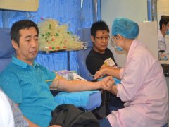 無(wú)償獻(xiàn)血 愛(ài)心奉獻(xiàn)