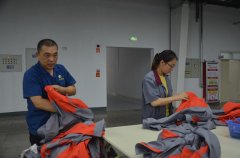 服裝車間:“我與效益提升”挖潛力